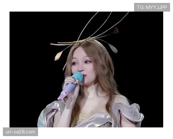 中场表演突发技术故障，歌手清唱引全场大合唱